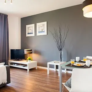 https://feelathome-poblenou-beach-apartments.topbarcelonahotels.com