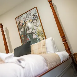 https://apt-aldwark-view-with-free-parking.yorkshirehotels.net